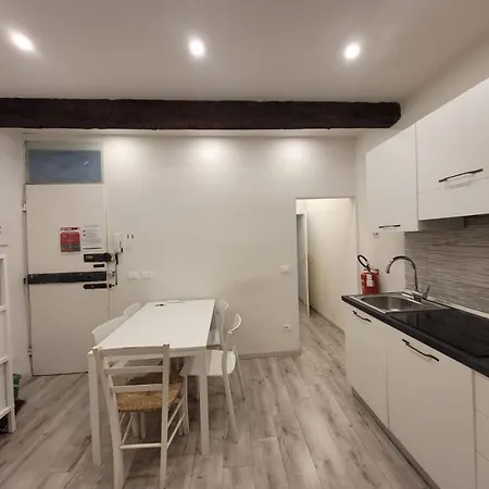 Spacious & Trendy 2br * فلورنس