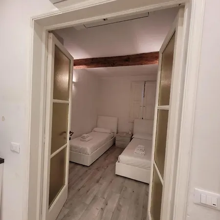Spacious & Trendy 2br Apartment